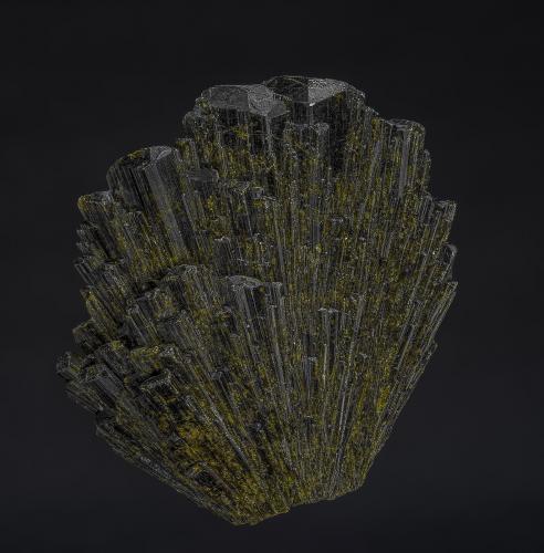 Epidote<br />Pampa Blanca, Ticrapo District, Castrovirreyna Province, Huancavelica Department, Peru<br />6.0 x 5.5 cm<br /> (Author: am mizunaka)