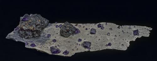 Fluorite, Sphalerite<br />Elmwood Mine, Carthage, Central Tennessee Ba-F-Pb-Zn District, Smith County, Tennessee, USA<br />25.2 x 7.8 cm<br /> (Author: am mizunaka)