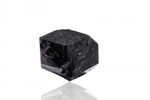 Rutile<br />Golconda pegmatite, Governador Valadares, Vale do Rio Doce, Minas Gerais, Brazil<br />6,0	x	4,5	x	4,0	cm<br /> (Author: MIM Museum)