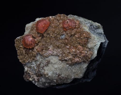 Rhodochrosite, Albite<br />Mina Foote Lithium Co. (Mina Foote), Distrito Kings Mountain, Condado Cleveland, North Carolina, USA<br />5.0 x 3.8 cm<br /> (Author: am mizunaka)