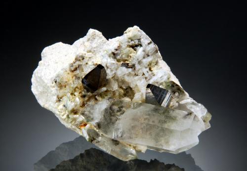 Anatase<br />Kharan, Distrito Kharan, Balochistan (Baluchistan), Paquistán<br />2.7 x 4.1 cm<br /> (Author: crosstimber)