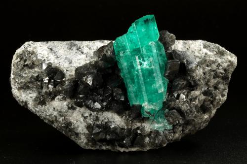 Beryl (variety emerald), Albite (variety cleavelandite), Dolomite<br />Chivor mining district, Municipio Chivor, Eastern Emerald Belt, Boyacá Department, Colombia<br />80x39x33mm, aggregate=35x16mm<br /> (Author: Fiebre Verde)