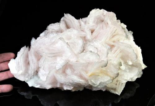 Calcite<br />Manaoshan Mine, Dongpo, Yizhang District, Chenzhou Prefecture, Hunan Province, China<br />310 X 220 X 70<br /> (Author: Robert Seitz)