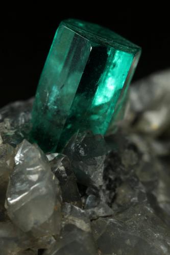 Beryl (variety emerald), Dolomite<br />Muzo mining district, Western Emerald Belt, Boyacá Department, Colombia<br />34x18x24mm, xl=7x5mm<br /> (Author: Fiebre Verde)