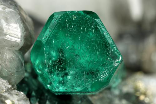 Beryl (variety emerald), Calcite, Dolomite, Pyrite<br />Chivor mining district, Municipio Chivor, Eastern Emerald Belt, Boyacá Department, Colombia<br />31x56x28mm, xl=19x6mm<br /> (Author: Fiebre Verde)