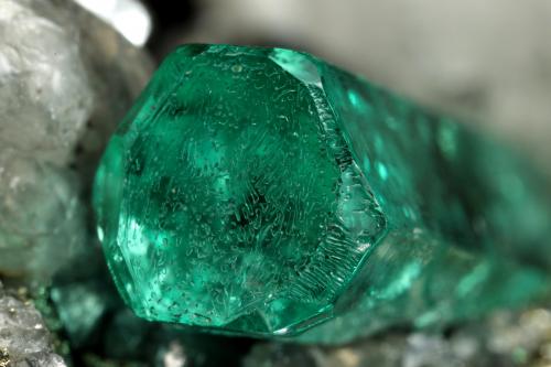 Beryl (variety emerald), Calcite, Dolomite, Pyrite<br />Chivor mining district, Municipio Chivor, Eastern Emerald Belt, Boyacá Department, Colombia<br />31x56x28mm, xl=19x6mm<br /> (Author: Fiebre Verde)