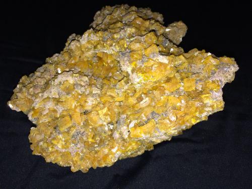 Wulfenite<br />Touissit, Distrito Touissit, Provincia Jerada, Región Oriental, Marruecos<br />220 X 170 X 90 mm<br /> (Author: Robert Seitz)