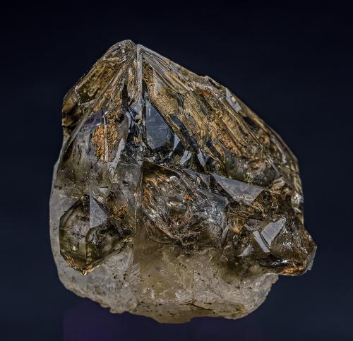 Quartz (variety smoky quartz)<br />Smoky Mountain Crystal Mine, Ashland, Schuylkill County, Pennsylvania, USA<br />5.0 x 4.7 cm<br /> (Author: am mizunaka)