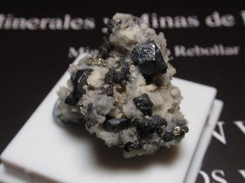 Acantita<br />San Genaro Mine, Castrovirreyna District, Castrovirreyna Province, Huancavelica Department, Peru<br />25x25 mm<br /> (Autor: Ignacio)