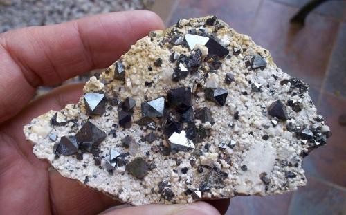 Magnetita<br />Prospección San Calixto, Cerro Huañaquino, Paco Grande, Provincia Tomás Frías, Departamento Potosí, Bolivia<br />8 x 5 cm<br /> (Autor: Cristalino)