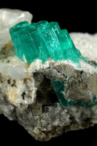 Beryl (variety emerald), Albite (variety cleavelandite), Dolomite, Pyrite<br />Chivor mining district, Piedra de Chulo Mine, Municipio Chivor, Eastern Emerald Belt, Boyacá Department, Colombia<br />54x37x33mm, aggregate=14x18mm<br /> (Author: Fiebre Verde)