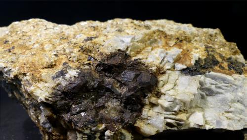 Granate (Grupo)<br />El Maiol, Castellar del Vallés, Comarca Vallés Occidental, Barcelona, Cataluña / Catalunya, España<br />6 x 4 x 3 cm<br /> (Autor: Javier Rodriguez)