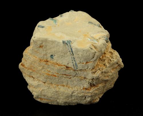 Beryl (variety emerald)<br />Muzo (distrito minero), Cinturón Esmeraldífero Occidental, Departamento Boyacá, Colombia<br />60x42x48mm, longest xl=17mm<br /> (Author: Fiebre Verde)