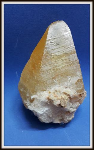 Calcite<br />Isfahan Province, Iran<br />9 * 6 cm<br /> (Author: h.abbasi)