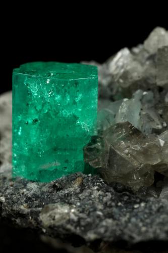 Beryl (variety emerald), Calcite, Dolomite, Pyrite<br />Coscuez mining district, Municipio San Pablo de Borbur, Western Emerald Belt, Boyacá Department, Colombia<br />27x24x35mm, xl=9x6mm<br /> (Author: Fiebre Verde)