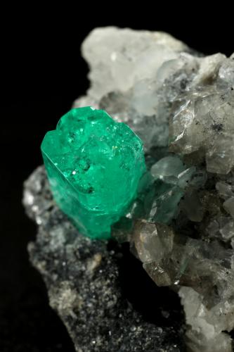 Beryl (variety emerald), Calcite, Dolomite, Pyrite<br />Coscuez mining district, Municipio San Pablo de Borbur, Western Emerald Belt, Boyacá Department, Colombia<br />27x24x35mm, xl=9x6mm<br /> (Author: Fiebre Verde)