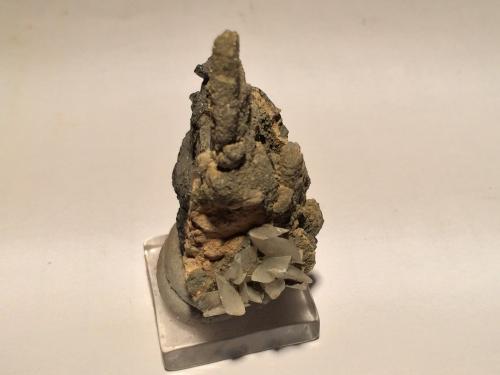 Wolframite, Calcite, Dolomite<br />Tae Hwa Mine, Neungam-ri, Angseong-myeon, Chungju, Chungcheongbukdo, South Korea<br />50 X 33 X 25<br /> (Author: Robert Seitz)