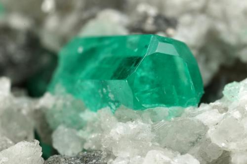 Beryl (variety emerald), Calcite, Dolomite<br />Coscuez mining district, Municipio San Pablo de Borbur, Western Emerald Belt, Boyacá Department, Colombia<br />85x50x50mm, xl=10mm<br /> (Author: Fiebre Verde)