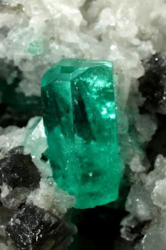 Beryl (variety emerald), Calcite, Dolomite<br />Coscuez mining district, Municipio San Pablo de Borbur, Western Emerald Belt, Boyacá Department, Colombia<br />85x50x50mm, xl=10mm<br /> (Author: Fiebre Verde)