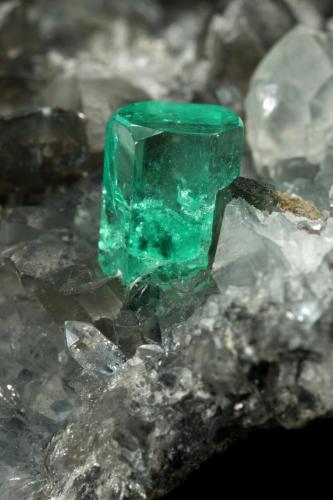 Beryl (variety emerald), Calcite, Dolomite, Pyrite, Quartz<br />La Pita mining district, Cunas Mine, Municipio Maripí, Western Emerald Belt, Boyacá Department, Colombia<br />66x49x24mm, main xl=6x4mm<br /> (Author: Fiebre Verde)