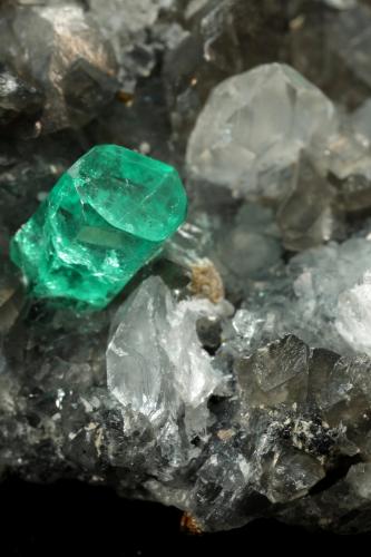 Beryl (variety emerald), Calcite, Dolomite, Pyrite, Quartz<br />La Pita mining district, Cunas Mine, Municipio Maripí, Western Emerald Belt, Boyacá Department, Colombia<br />66x49x24mm, main xl=6x4mm<br /> (Author: Fiebre Verde)