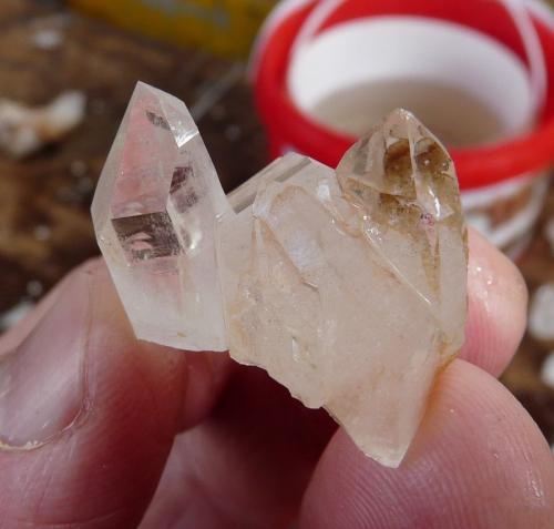 Quartz<br />Ceres, Warmbokkeveld Valley, Ceres, Valle Warmbokkeveld, Witzenberg, Cape Winelands, Western Cape Province, South Africa<br />Fingers for size<br /> (Author: Pierre Joubert)