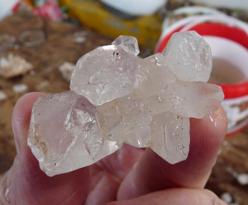 Quartz<br />Ceres, Warmbokkeveld Valley, Ceres, Valle Warmbokkeveld, Witzenberg, Cape Winelands, Western Cape Province, South Africa<br />Fingers for size<br /> (Author: Pierre Joubert)