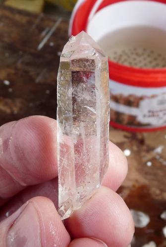 Quartz<br />Ceres, Warmbokkeveld Valley, Ceres, Valle Warmbokkeveld, Witzenberg, Cape Winelands, Provincia Occidental del Cabo, Sudáfrica<br />Fingers for size<br /> (Author: Pierre Joubert)