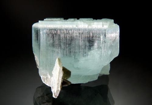 Beryl var. aquamarine<br />Chumar Bakhoor, Hunza Valley, Nagar District, Gilgit-Baltistan (Northern Areas), Pakistan<br />3.3 x 3.9 cm<br /> (Author: crosstimber)