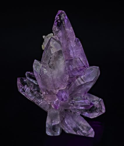 Quartz (variety amethyst)<br />Piedra Parada (Las Vigas), Municipio Tatatila, Veracruz (Veracruz de Ignacio de la Llave), Mexico<br />6.7 x 5.1 cm<br /> (Author: am mizunaka)