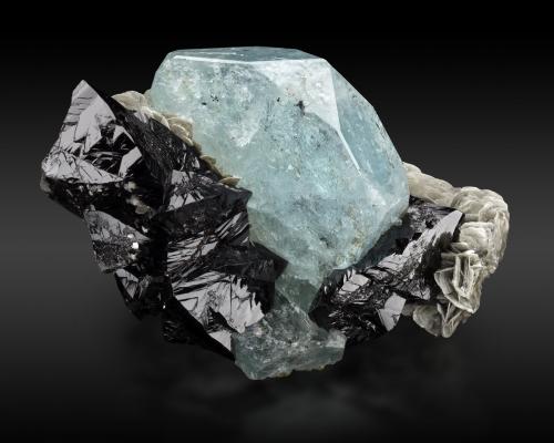 Cassiterite with Beryl (variety aquamarine)<br />Mount Xuebaoding, Pingwu, Mianyang Prefecture, Sichuan Province, China<br />21,0	x	13,0	x	10,0	cm<br /> (Author: MIM Museum)