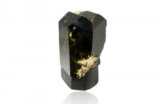 Epidote<br />Lago Falin, Usseglio, Val di Viù / Valle Viù, Valles Lanzo (Valli di Lanzo), Provincia Ciudad metropolitana de Turín, Piamonte (Piemonte), Italia<br />5,0	x	4,0	x	6,0	cm<br /> (Author: MIM Museum)