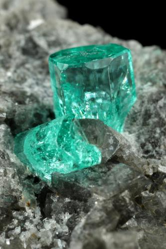 Beryl (variety emerald), Calcite, Dolomite<br />Chivor mining district, Municipio Chivor, Eastern Emerald Belt, Boyacá Department, Colombia<br />87x64x61mm, largest xl=5mm<br /> (Author: Fiebre Verde)