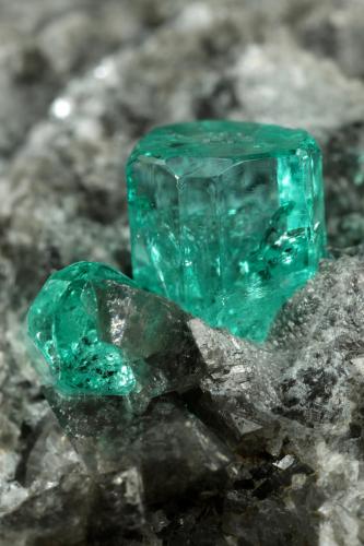 Beryl (variety emerald), Calcite, Dolomite<br />Chivor mining district, Municipio Chivor, Eastern Emerald Belt, Boyacá Department, Colombia<br />87x64x61mm, largest xl=5mm<br /> (Author: Fiebre Verde)