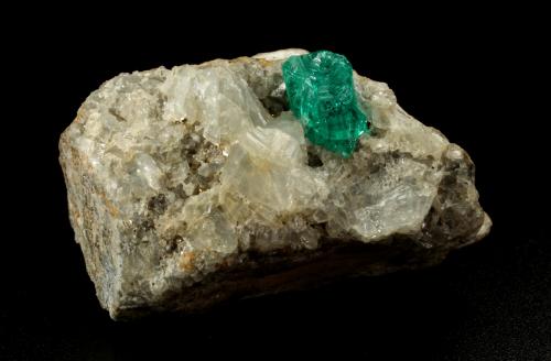 Beryl (variety emerald), Calcite, Pyrite<br />Chivor (distrito minero), Municipio Chivor, Cinturón Esmeraldífero Oriental, Departamento Boyacá, Colombia<br />35x23x20mm, xl=9mm<br /> (Author: Fiebre Verde)
