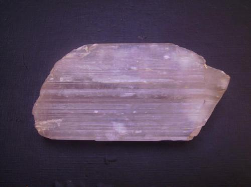 Espodumena<br />Vale do Jequitinhonha, Minas Gerais, Brasil<br />10,5 x 5,5 x 2 cm<br /> (Autor: Antonio Alcaide)