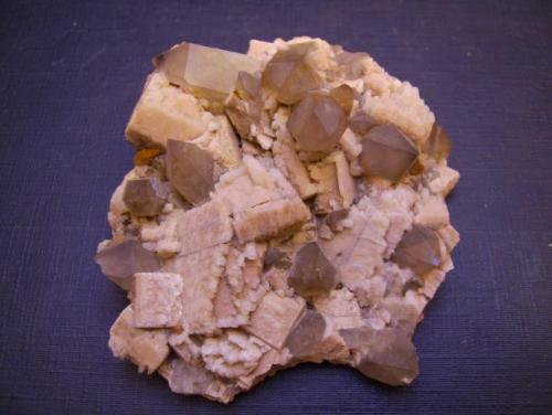 Microclina y Cuarzo<br />Papachacra Formation, El Portezuelo granite, Belén Department, Catamarca Province, Argentina<br />7 x 6 x 2,5 cm<br /> (Autor: Antonio Alcaide)