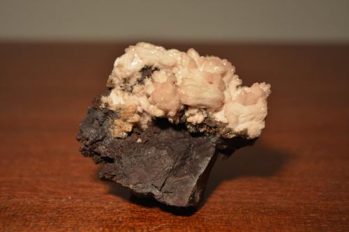 Olmiita<br />Mina N'Chwaning II, Zona minera N'Chwaning, Kuruman, Kalahari manganese field (KMF), Provincia Septentrional del Cabo, Sudáfrica<br />5,90x5,60x3,30 cm.<br /> (Autor: Gonzalo Sáez)