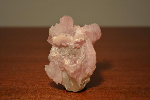 Cuarzo (variedad cuarzo rosa)<br />Araçuaí, Vale do Jequitinhonha, Minas Gerais, Brasil<br />6,80x5,30x3,20 cm.<br /> (Autor: Gonzalo Sáez)