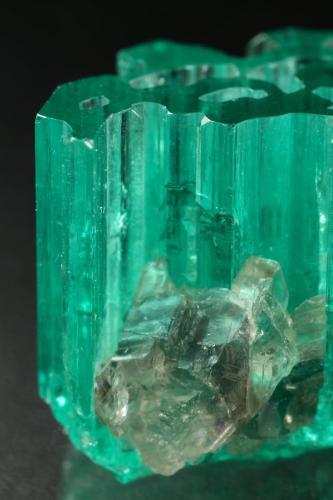 Beryl (variety emerald), Dolomite<br />Chivor mining district, Municipio Chivor, Eastern Emerald Belt, Boyacá Department, Colombia<br />17x11x11mm<br /> (Author: Fiebre Verde)