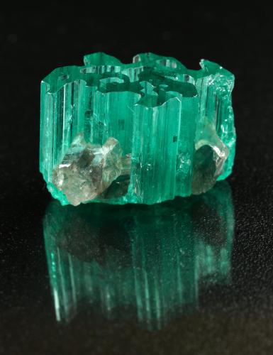 Beryl (variety emerald), Dolomite<br />Chivor mining district, Municipio Chivor, Eastern Emerald Belt, Boyacá Department, Colombia<br />17x11x11mm<br /> (Author: Fiebre Verde)