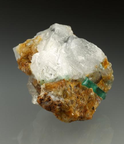 Beryl (variety emerald), Calcite<br />Peñas Blancas Mine, Municipio San Pablo de Borbur, Western Emerald Belt, Boyacá Department, Colombia<br />32x28x31mm, xl=14mm<br /> (Author: Fiebre Verde)