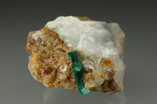 Beryl (variety emerald), Calcite<br />Peñas Blancas Mine, Municipio San Pablo de Borbur, Western Emerald Belt, Boyacá Department, Colombia<br />32x28x31mm, xl=14mm<br /> (Author: Fiebre Verde)