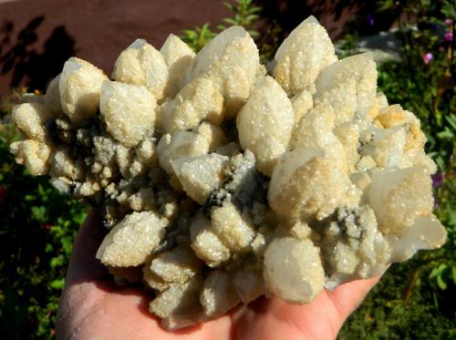 Quartz, Dolomite, Chalcopyrite<br />Cavnic mining area, Cavnic, Maramures, Romania<br />18 x 14 cm<br /> (Author: Deyu)