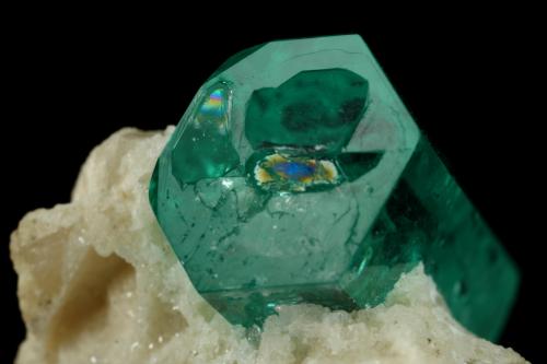 Beryl (variety emerald), Calcite, Dolomite<br />Chivor mining district, Municipio Chivor, Eastern Emerald Belt, Boyacá Department, Colombia<br />30x28x27mm, xl=17x8.5mm<br /> (Author: Fiebre Verde)