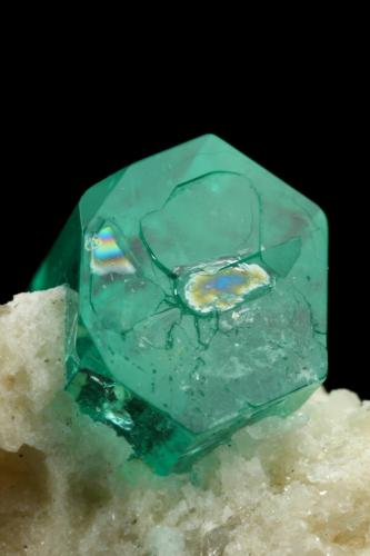 Beryl (variety emerald), Calcite, Dolomite<br />Chivor mining district, Municipio Chivor, Eastern Emerald Belt, Boyacá Department, Colombia<br />30x28x27mm, xl=17x8.5mm<br /> (Author: Fiebre Verde)