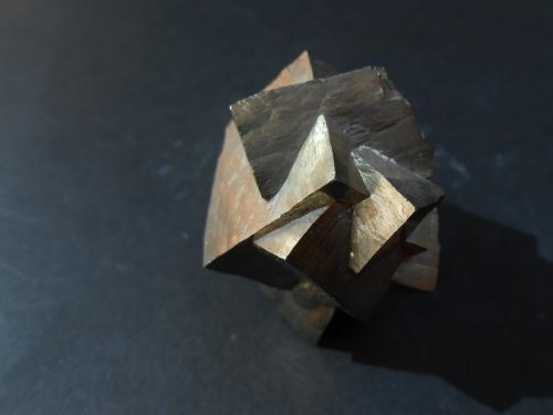 Pirita<br />Mina Ampliación a Victoria, Sierra de Alcarama, Navajún, Comarca Cervera, La Rioja, España<br />3,5 x 3 x 3 cm<br /> (Autor: Antonio Alcaide)