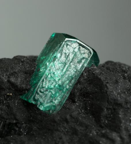 Beryl (variety emerald)<br />Muzo mining district, Western Emerald Belt, Boyacá Department, Colombia<br />37x20x32mm, xls=10 & 7.5mm<br /> (Author: Fiebre Verde)