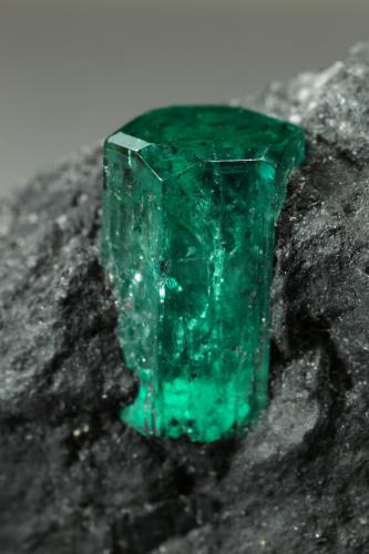 Beryl (variety emerald)<br />Muzo mining district, Western Emerald Belt, Boyacá Department, Colombia<br />37x20x32mm, xls=10 & 7.5mm<br /> (Author: Fiebre Verde)