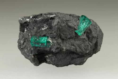 Beryl (variety emerald)<br />Muzo mining district, Western Emerald Belt, Boyacá Department, Colombia<br />37x20x32mm, xls=10 & 7.5mm<br /> (Author: Fiebre Verde)